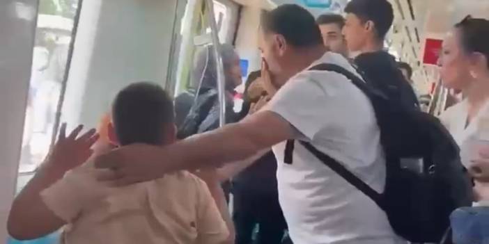 Marmaray'da çocuklarının yanında babalarını dövdüler: 2 şahıs gözaltına alındı