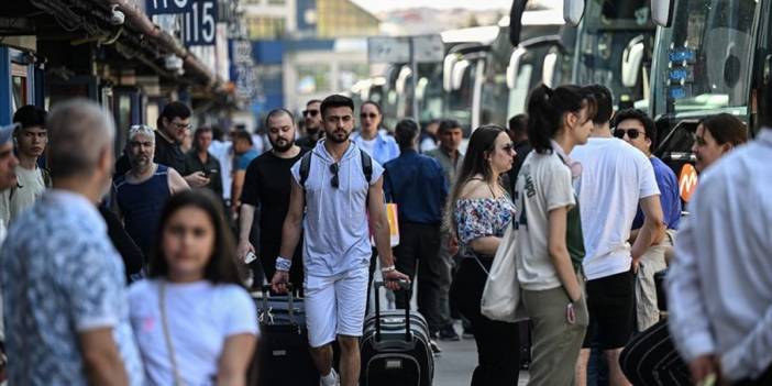 Otogarlarda Kurban Bayramı yoğunluğu: Şehirler arası otobüslerde biletler tükendi, ek seferler devrede