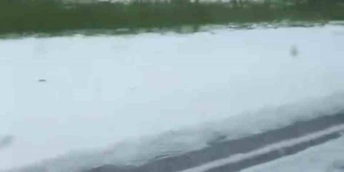 Kar değil, dolu! Böylesi ilk kez oluyor: Resmen lapa lapa yağdı, 15 santim buldu