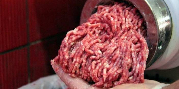 Kurban yaklaşıyor, vatandaşlar ise kıyma için kasapların yolunu tutuyor! Ancak bunu evde de yapabilirsiniz: Hem daha pratik