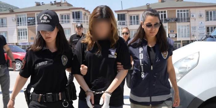 36 günlük bebeğinin yanında katledildi! Ellerindeki kesikler detayları ele verdi