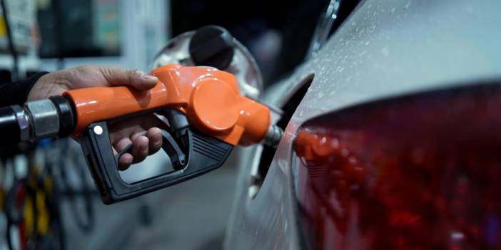 Motorine zam geldi: Litre fiyatı 50 TL’yi aştı