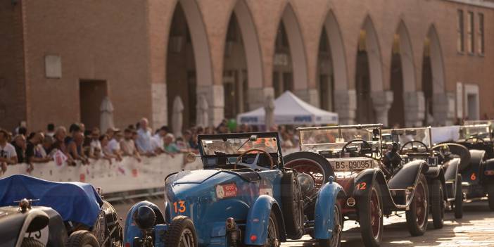 1000 Miglia'da ilk gün tamamlandı: Liderlik Alfa Romeo'da