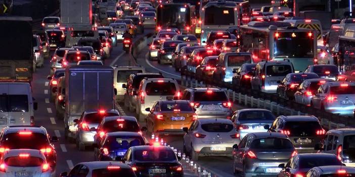 Fren lambaları öne taşınıyor: Kavşak kazalarına yeşil çözüm! Otomotiv sektöründe çığır açabilir