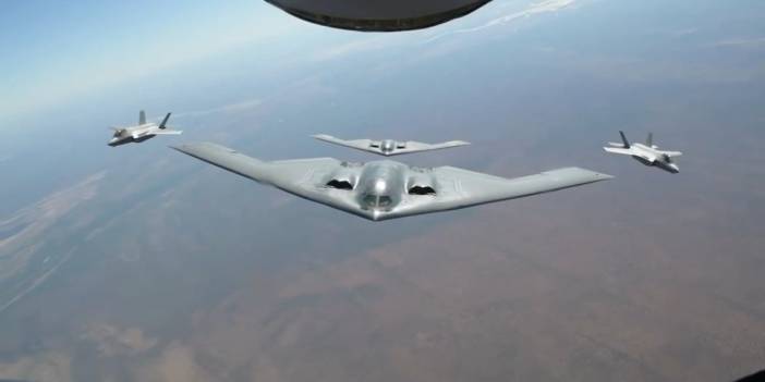 İran'ı vuran B-2 hayalet uçağının sırları ortaya çıktı: 37 saatlik uçuş için içinde tuvalet, yatak ve fırın bile var!