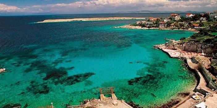 İzmir'in saklanmış cenneti! Çeşme ve Alaçatı'yı solladı: Canlı denizi ile tatilcilerin yeni gözde noktası