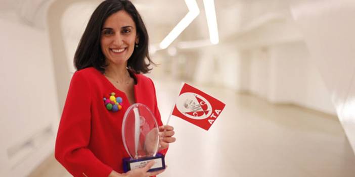 Türk bilim insanı Canan Dağdeviren beyin kanaması geçirdi