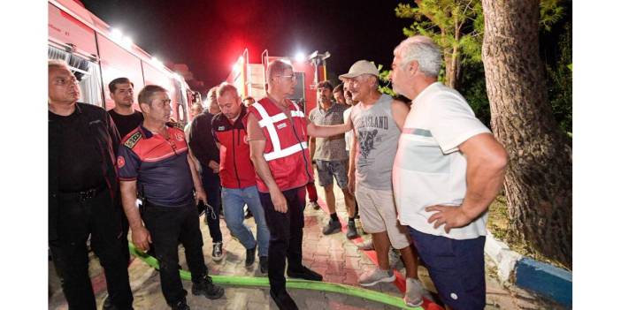 Ekipler Doğanbey’de yerleşim yerlerindeki yangını kontrol altına aldı