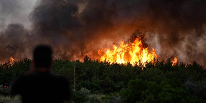 İzmir felaketi yaşıyor! 2 kişi hayatını kaybetti, otoyol kapandı