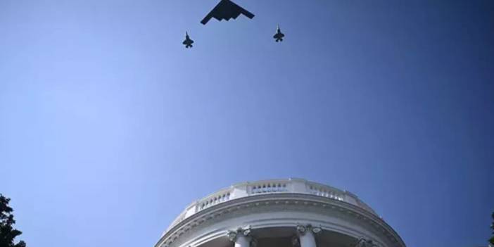 Trump’tan mesaj gibi kutlama: İran’ı bombalayan uçaklar Beyaz Saray semalarında