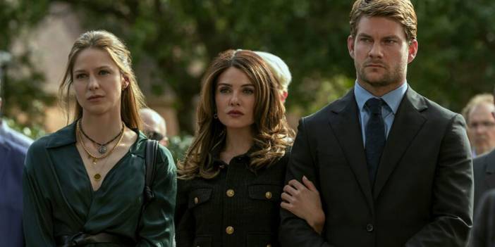 Aile draması dediğin böyle olur: Hem güldürüyor, hem geriyor! Dedikoducu komşular, karanlık sırlar