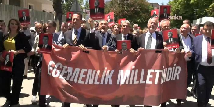 CHP milletvekilleri Adalet Bakanlığı'na yürüdü: Ne yoldaşlarımızı hapishanelerde terk ederiz ne de size teslim oluruz