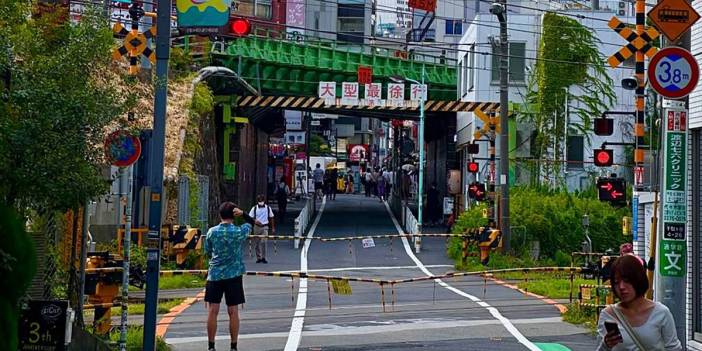 Japonya'da sevilen bir yabancı olun: Harika bir deneyim için altın kurallar! Gülümse ve kurallara uy