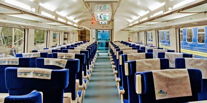 Pencere kenarı aşkına: YHT'de manzaraya doymak için koltuk rehberi! Bilet almadan önce okuyun