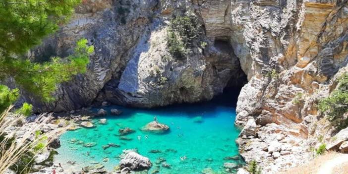 Burayı görenler Muğla sanıyor! Kralların yüzdüğü koy, berrak deniziyle saklı bir cennet: İçine giren çıkmak istemiyor