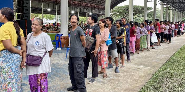 Tayland ve Kamboçya Savaşı 3. gününde: Yaklaşık 180 bin kişi yerinden oldu