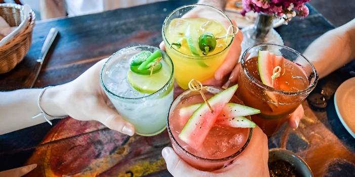 İçeceğinize konulan o buz aslında düşmanınız olabilir! Masum duruyor ama içlerinde mikrop partisi veriyorlar