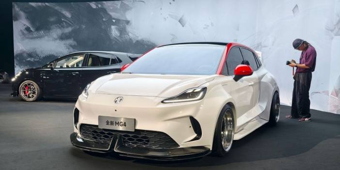 10 bin dolara otomobil olur mu demeyin oldu! MG4'yeni otomobili tanıtıldı: Dünyada bir ilk