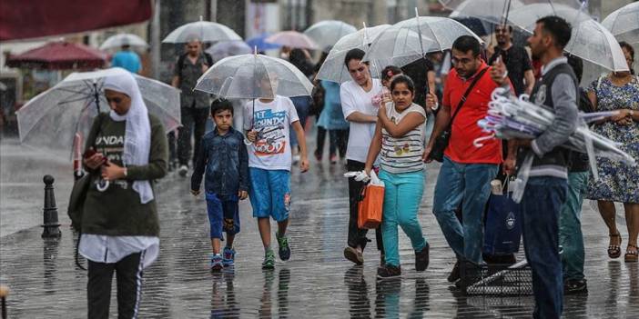Meteoroloji'den İstanbul için uyarı: Sağanak yağış ve kuvvetli rüzgar etkili olacak
