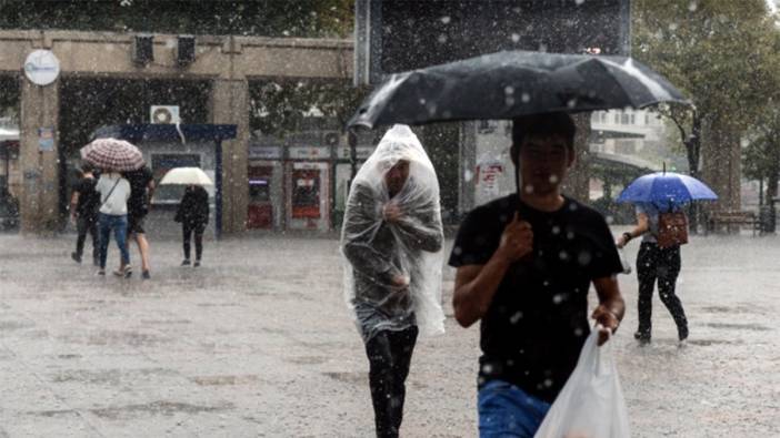 İstanbul için AKOM'dan sağanak ve fırtına uyarısı: Kuvvetli yağış geri dönüyor!