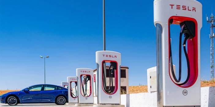 Elektrikli araç sahiplerine kötü haber: Tesla Supercharger fiyatlarına zam geldi!
