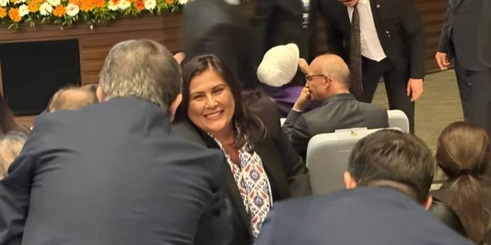 CHP'den istifa eden Özlem Çerçioğlu, AK Parti Genel Merkezi'nde: İşte ilk fotoğraf