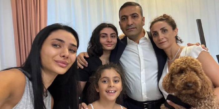 Gözaltına alınan Güney polisler kapıdayken ailesiyle çektiği fotoğrafı paylaştı: Hesabını veremeyeceğimiz tek bir işimiz olmadı