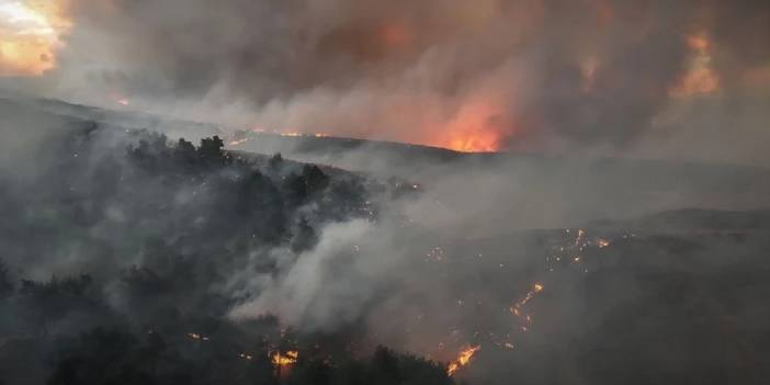 Şiddetli rüzgar Çanakkale’deki yangını büyüttü: Beş köy tahliye edildi