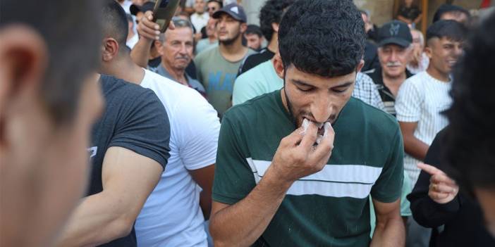 Lokum Yeme Yarışması'nda rekor kırdı: Bir kaç dakikada 1 kilo 100 gram lokumla altını kaptı