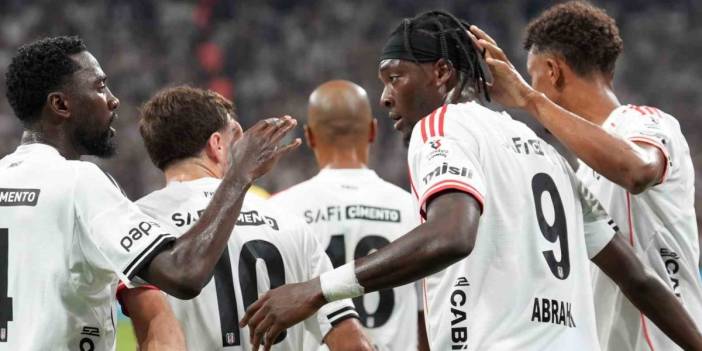 Kartal galibiyetle başladı: Beşiktaş, Süper Lig'deki ilk maçında Eyüpspor'u son dakika golüyle yendi