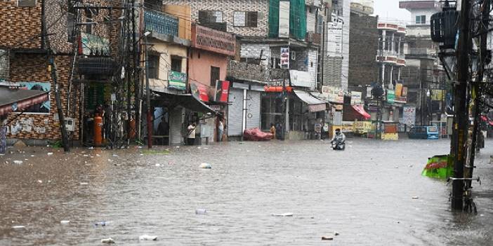 Pakistan'daki muson felaketinde bilanço katlanıyor