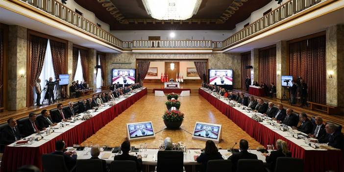 Milli Dayanışma, Kardeşlik ve Demokrasi Komisyonu toplandı: Diyarbakır anneleri evlatlarını istedi