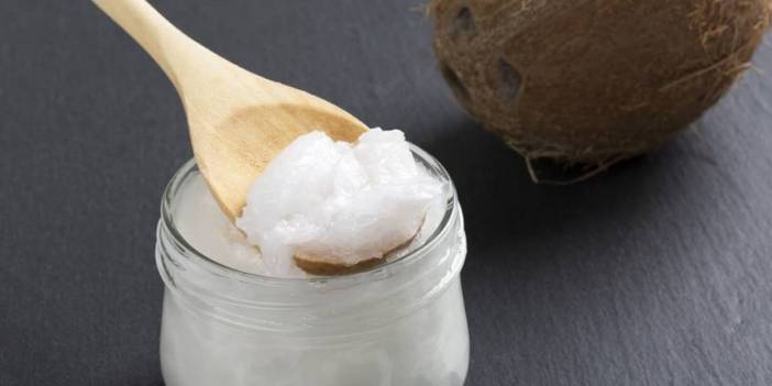 O kavanozdaki beyaz mucize: Hindistan cevizi yağının mutfaktan arabaya, saçınızdan tırnağınıza bilmediğiniz 8 faydası