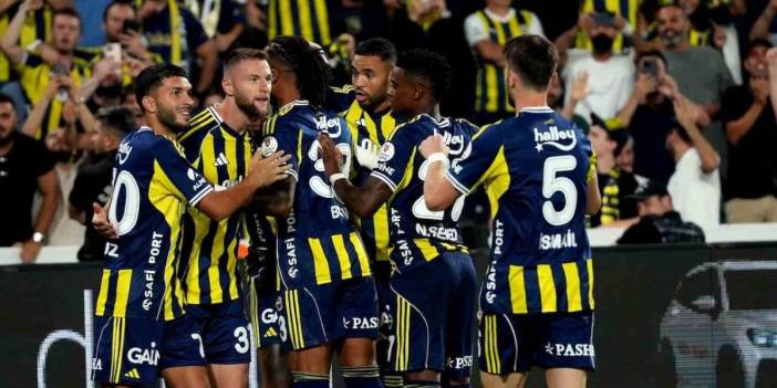 Fenerbahçe evinde galip: Sarı-lacivertliler, Kadıköy'de Kocaelispor'a karşı 3-1 kazandı
