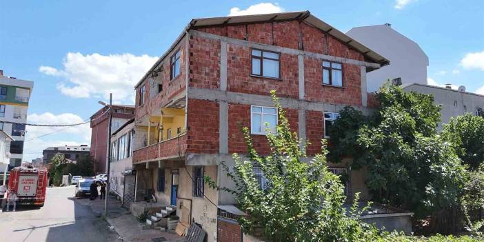 Bursa'da 3,4'lük deprem Sultanbeyli’de 3 katlı binayı boşalttırdı