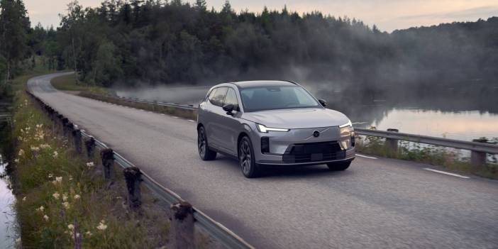 Sadece elektrikle 200 km! Volvo'nun yeni hibrit SUV'u XC70 tanıtıldı: İşte özellikleri!