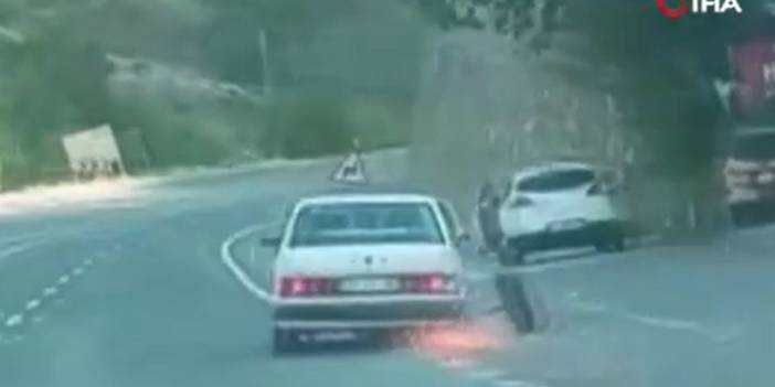 O anlar kamerada: Tekeri kopan Tofaş asfaltta kıvılcımlar saçarak gitti