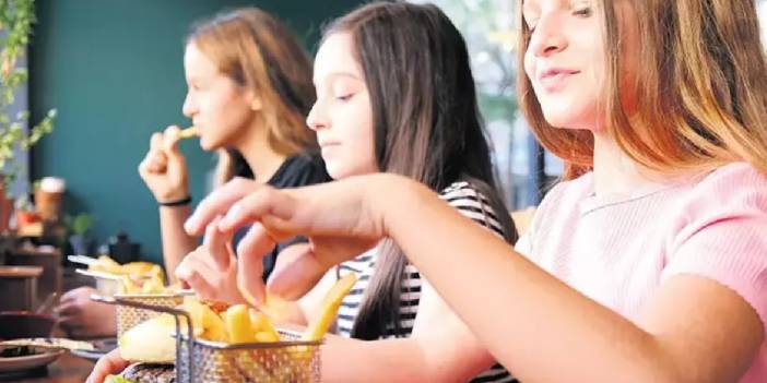 Uzmanlardan hormonlu gıdalar ve hareketsizlik uyarısı: Erken ergenlik vakaları yüzde 30 arttı