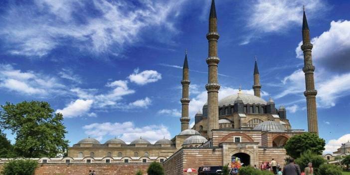 Selimiye’nin kubbesinde istifa gölgesi