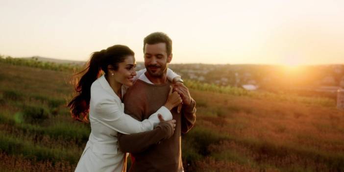 Hande Erçel ve Barış Arduç'un dizisi "Aşk Ve Gözyaşı" ertelendi mi? Yayın tarihi için yeni iddia!
