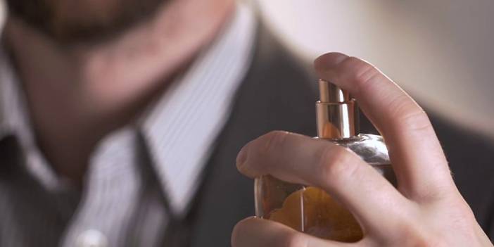 Parfümünüzün kokusu 2 saatte uçuyorsa sebebi bu: Tüm gün kalıcı kokunun 4 basit sırrı!