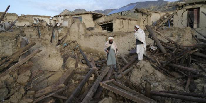 Afganistan’daki depremde ölü sayısı 2 bin 205’e yükseldi