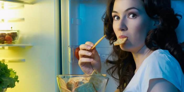 Gece acıkmalarına son: Kilo aldırmayan ve neredeyse kalorisiz sayılan o atıştırmalıklar