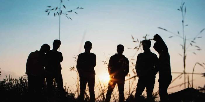 Orta yaş krizi bitti, 'gençlik krizi' başladı: Ekonomik belirsizlikler gençlerin ruh sağlığını etkiliyor