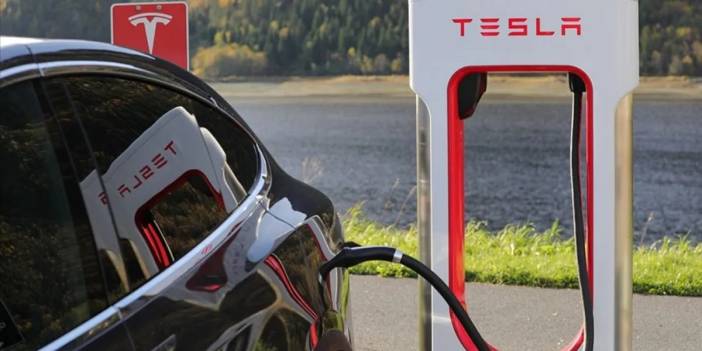 Tesla sahiplerine müjde: Farklı şarj istasyonu derdi bitiyor, MultiPass geliyor!