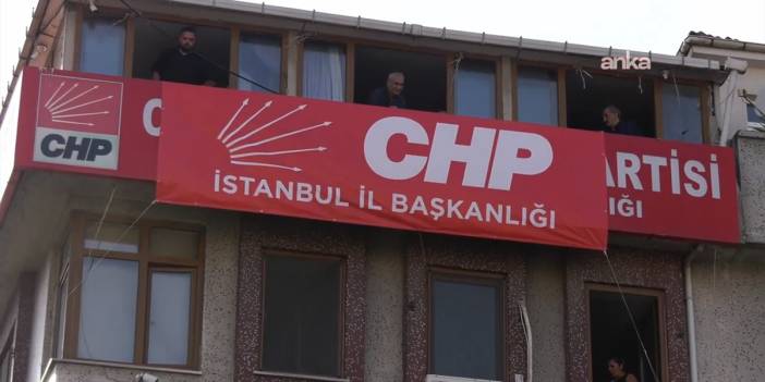 CHP'nin Bahçelievler'deki binasına 'il başkanlığı' yazısı asıldı