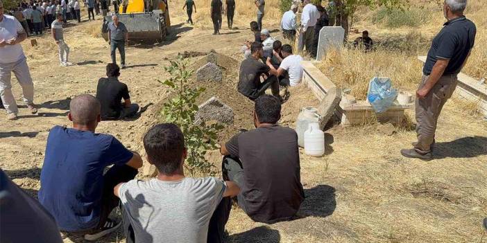 Batman'daki katliamda 24 gözaltı! Yoğun güvenlik önlemleri altında toprağa verildiler