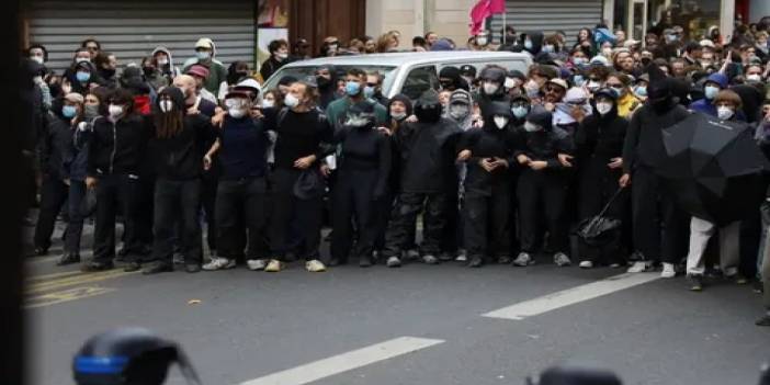 Fransa’da kemer sıkma karşıtı gösteriler öncesi güvenlik önlemleri artırıldı