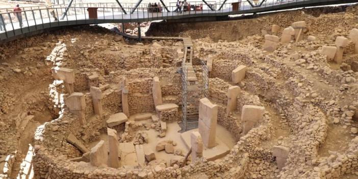 Göbeklitepe'de yeni insan heykeli bulundu