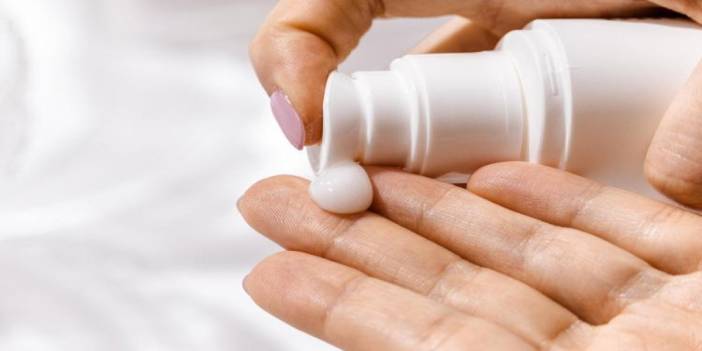 Nemlendiriciniz neden işe yaramıyor? Cildinizi gün boyu nemli tutacak o basit 3 dakika kuralı